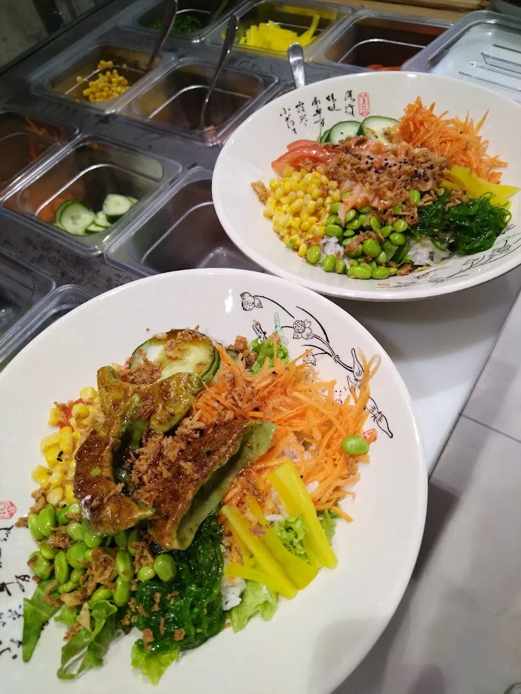 Poke Bowl Saumon Et Raviolis Végétarien